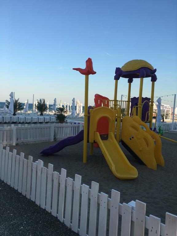 Arthemis Apartment Mamaia Buitenkant foto
