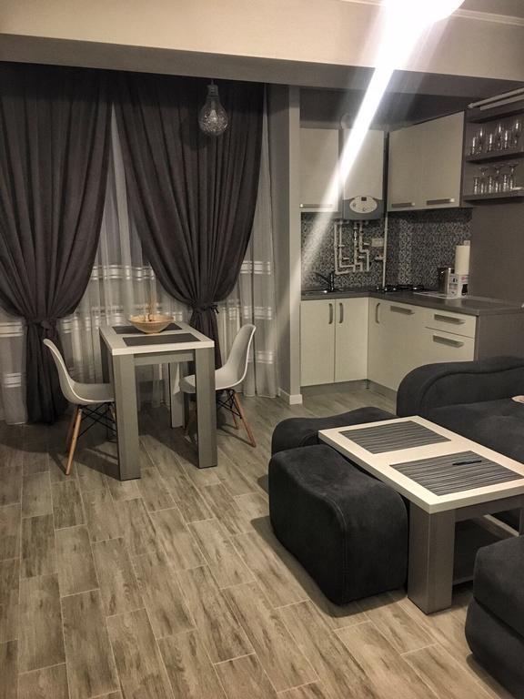 Arthemis Apartment Mamaia Buitenkant foto