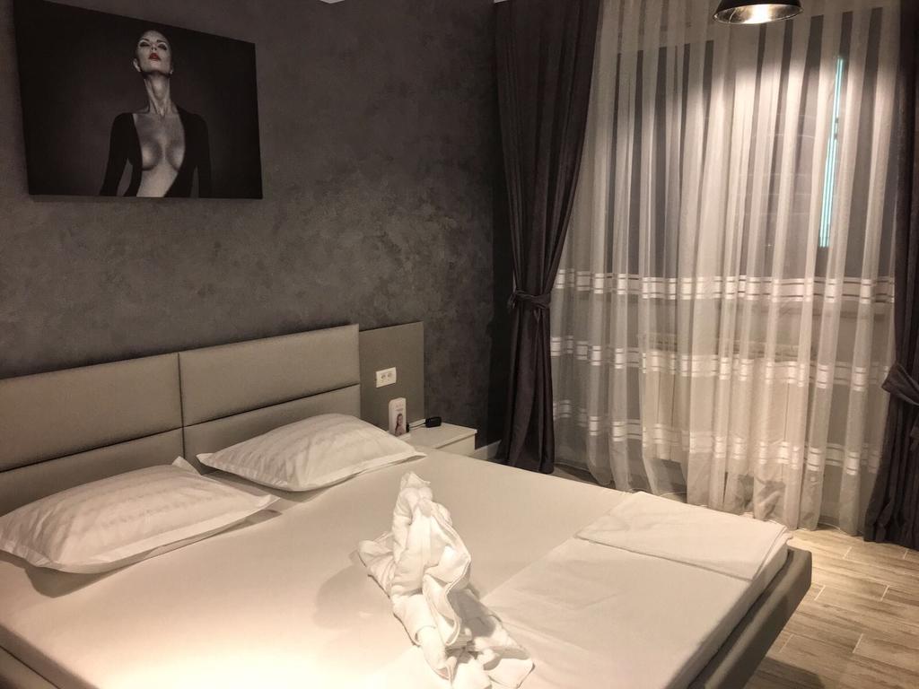 Arthemis Apartment Mamaia Buitenkant foto