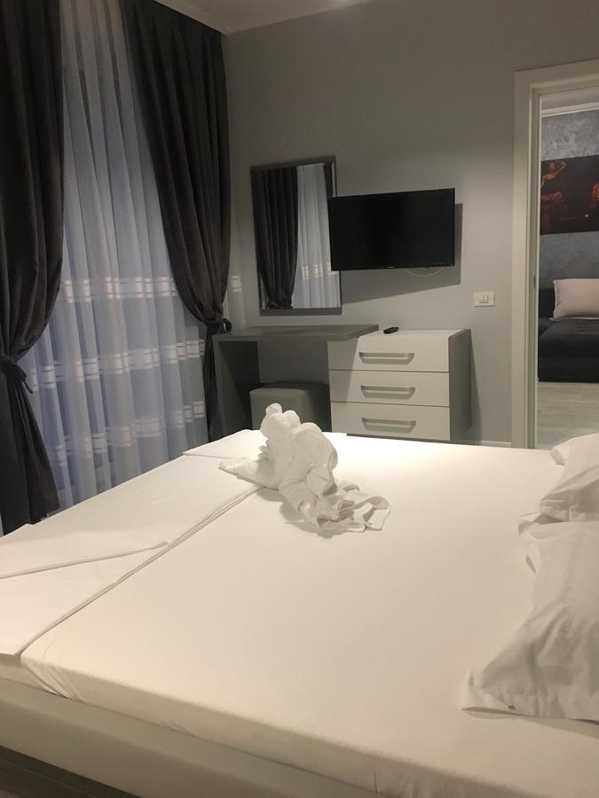 Arthemis Apartment Mamaia Buitenkant foto